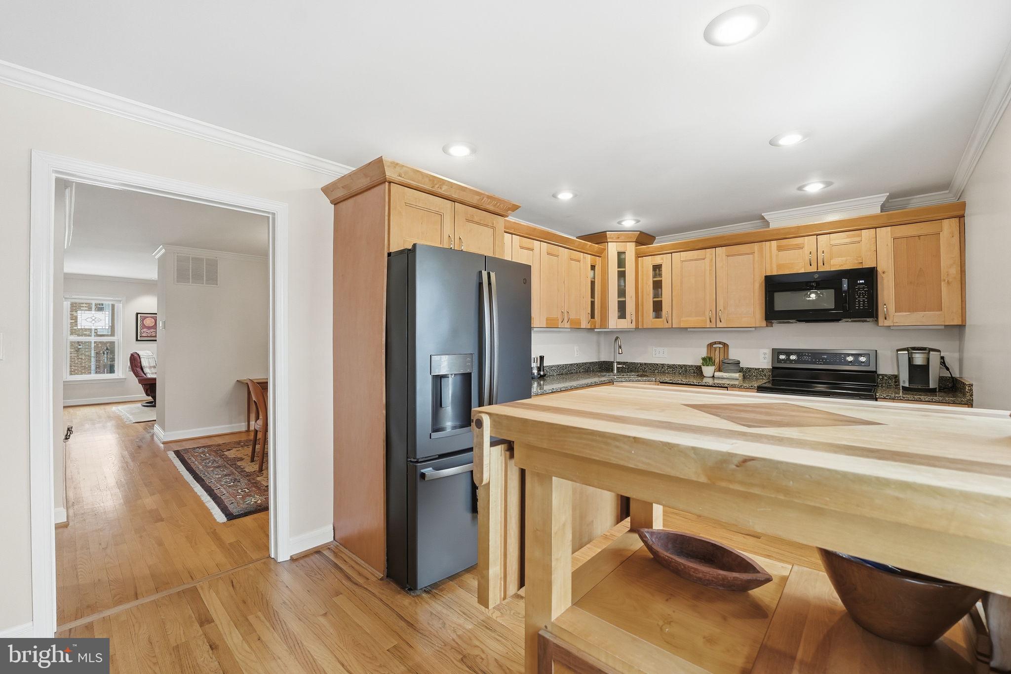 MCLEAN PARK MANOR - Residential