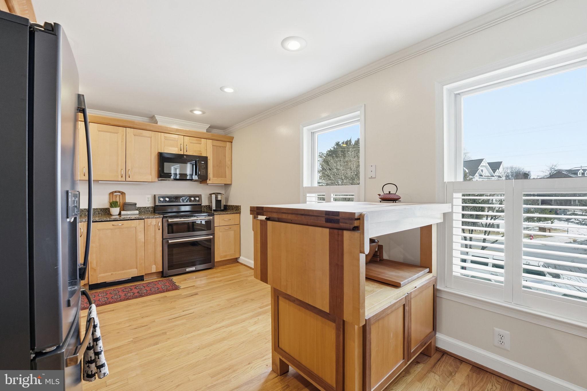 MCLEAN PARK MANOR - Residential