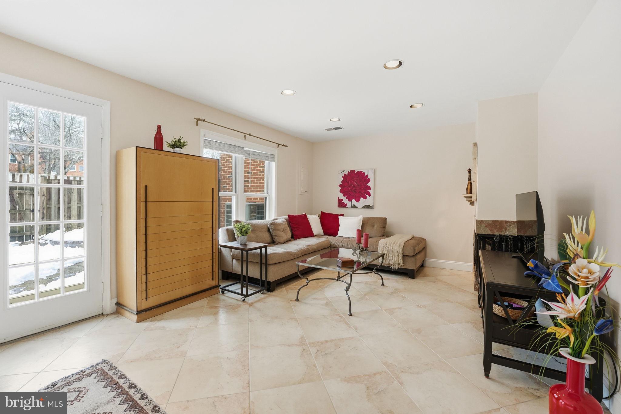 MCLEAN PARK MANOR - Residential