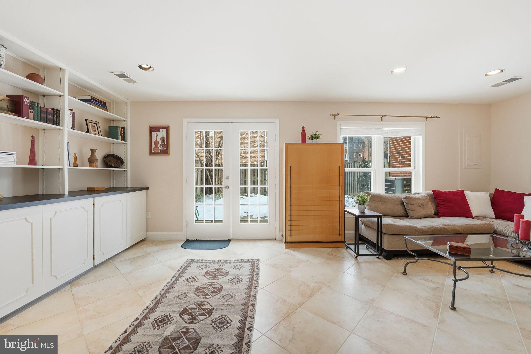 MCLEAN PARK MANOR - Residential