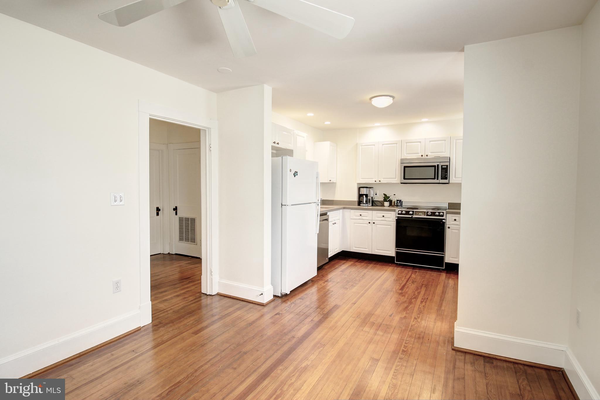 206 E 8TH STREET 2 (UPSTAIRS)