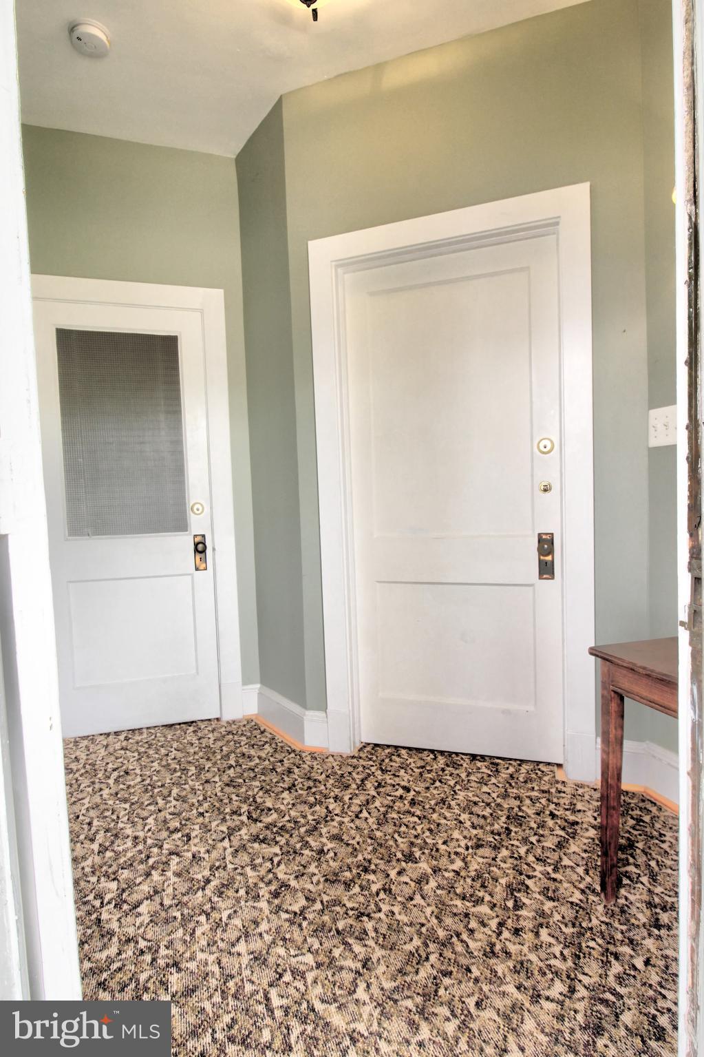 206 E 8TH STREET 2 (UPSTAIRS)