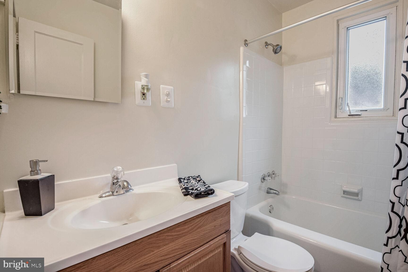 WHEATON CREST - Residential