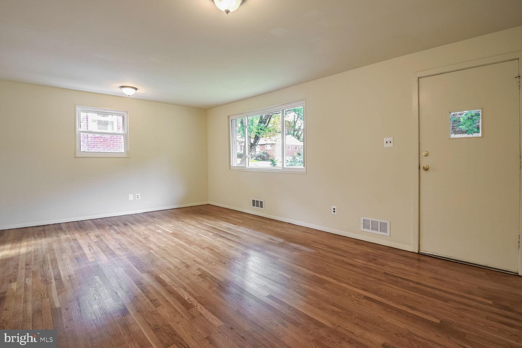 WHEATON CREST - Residential