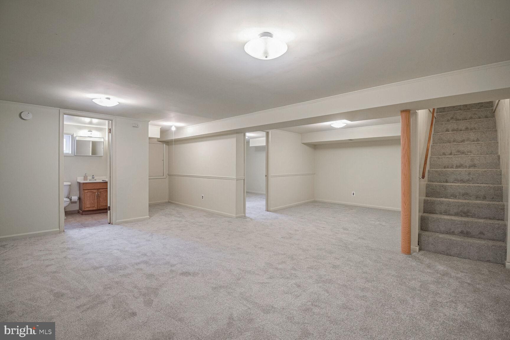 WHEATON CREST - Residential