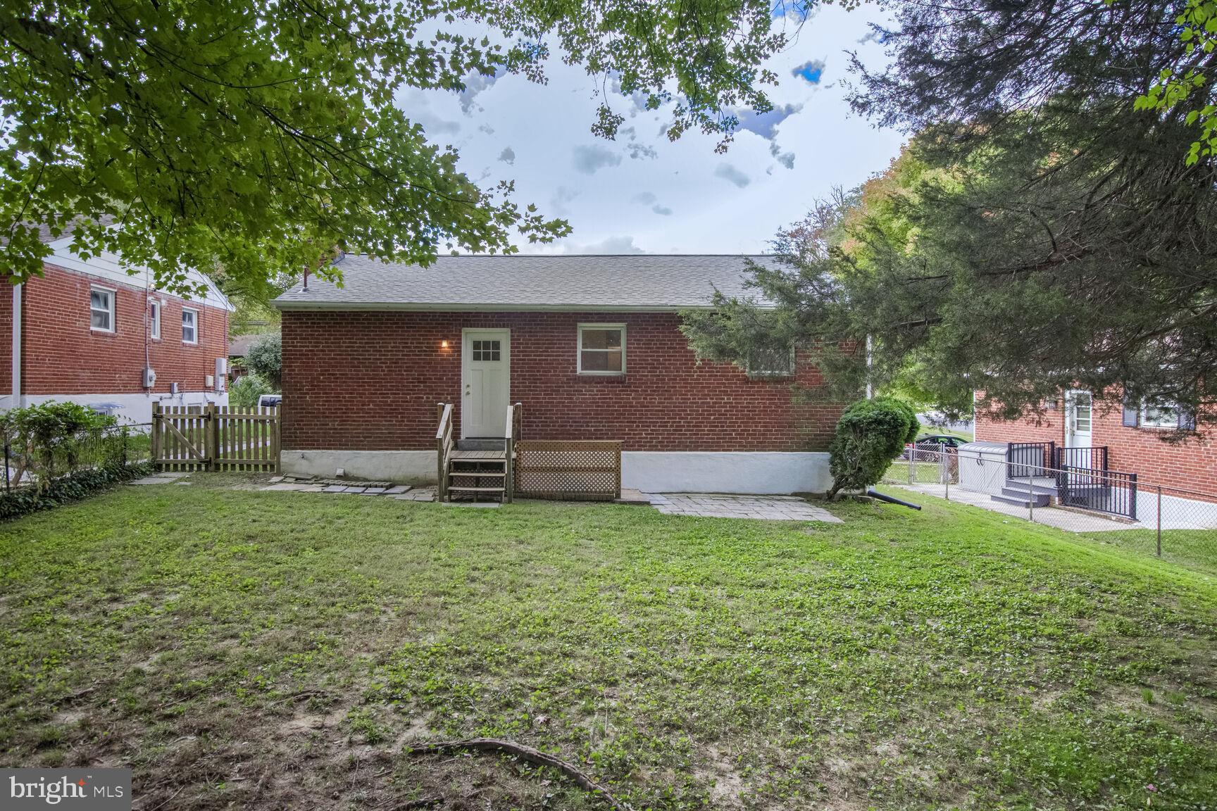 WHEATON CREST - Residential