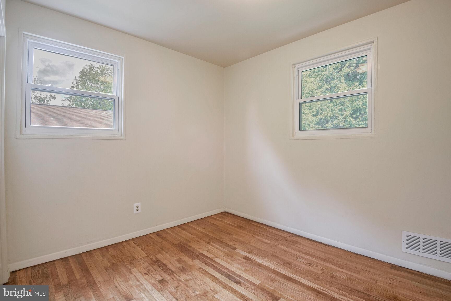 WHEATON CREST - Residential