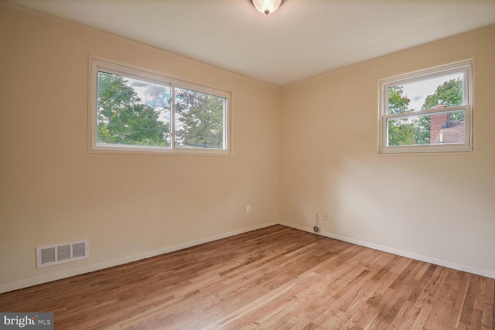 WHEATON CREST - Residential