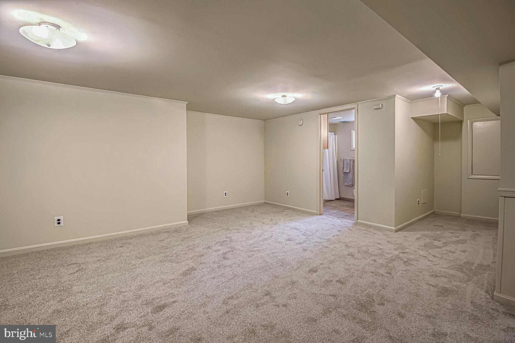 WHEATON CREST - Residential