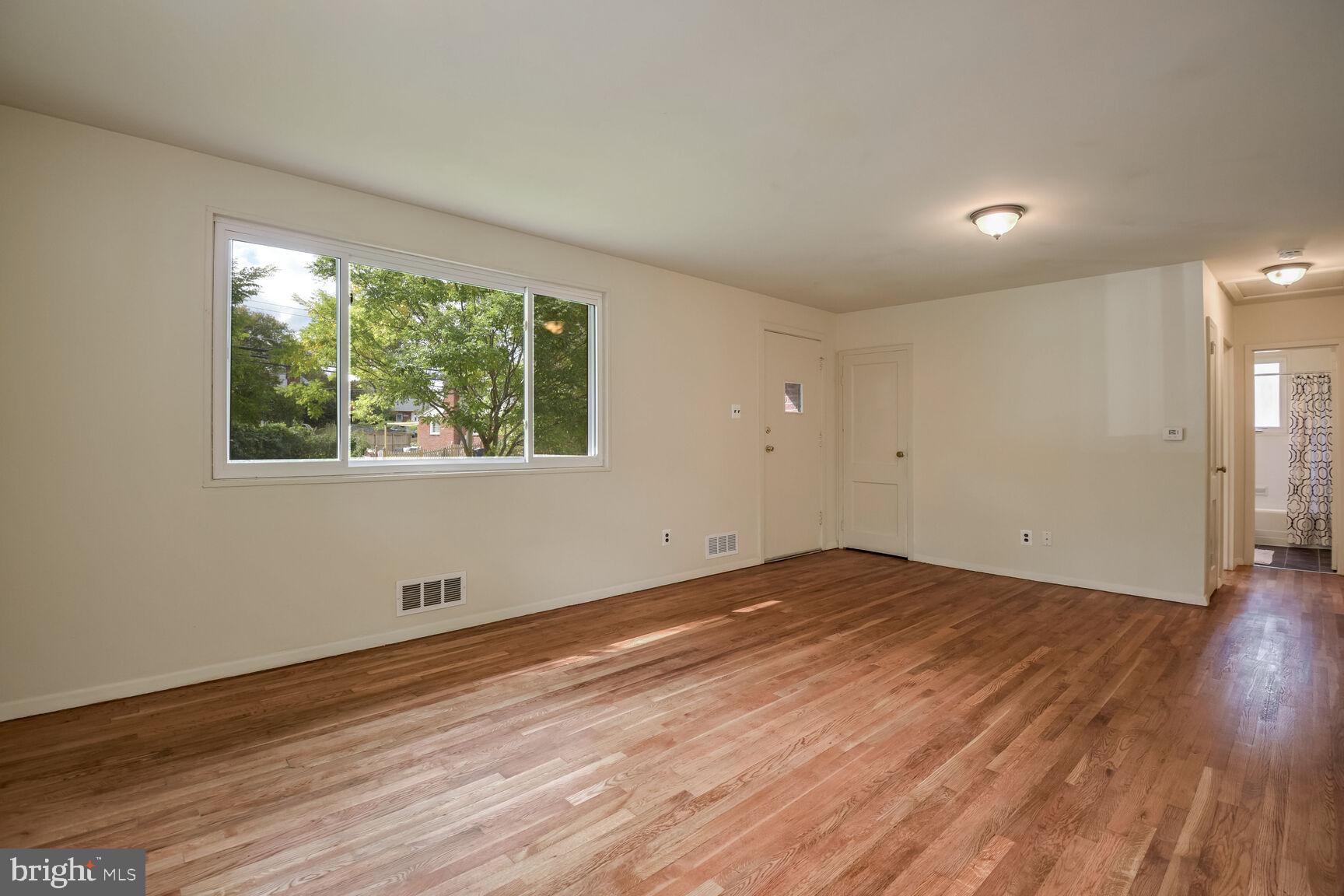 WHEATON CREST - Residential