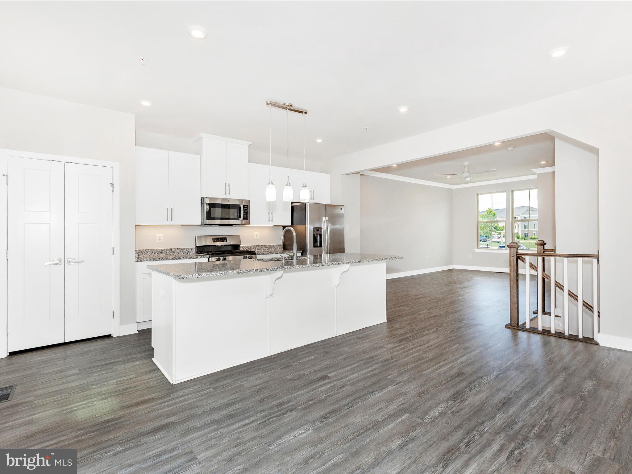 OAKDALE VILLAGE - Residential