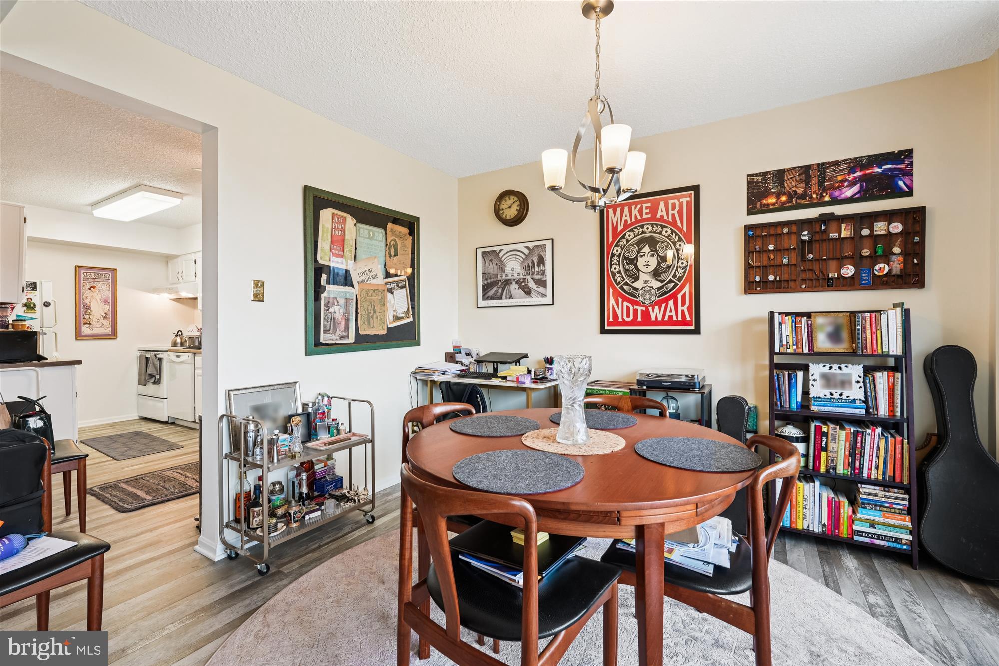 CHELSEA TOWERS - Residential