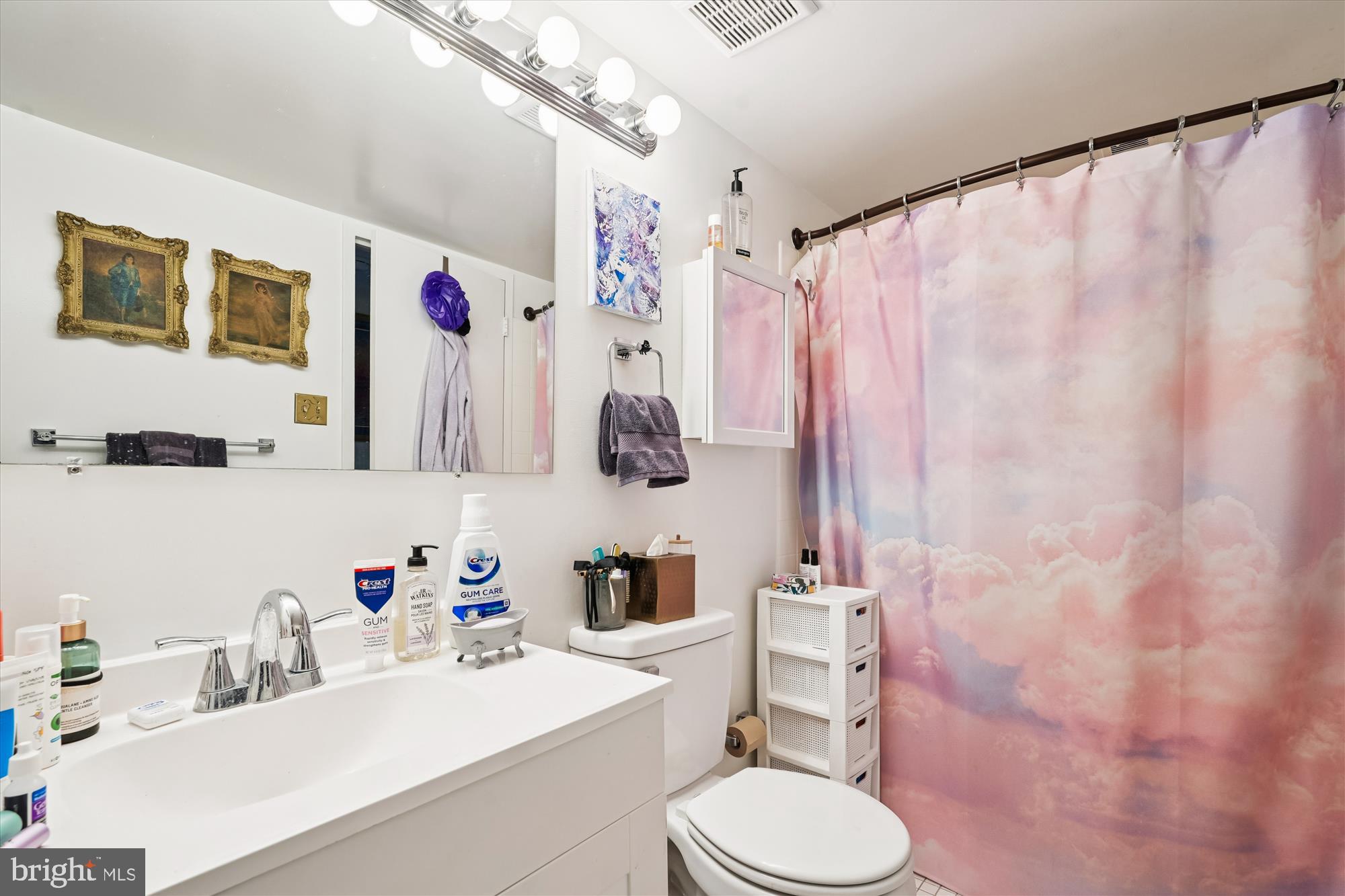 CHELSEA TOWERS - Residential