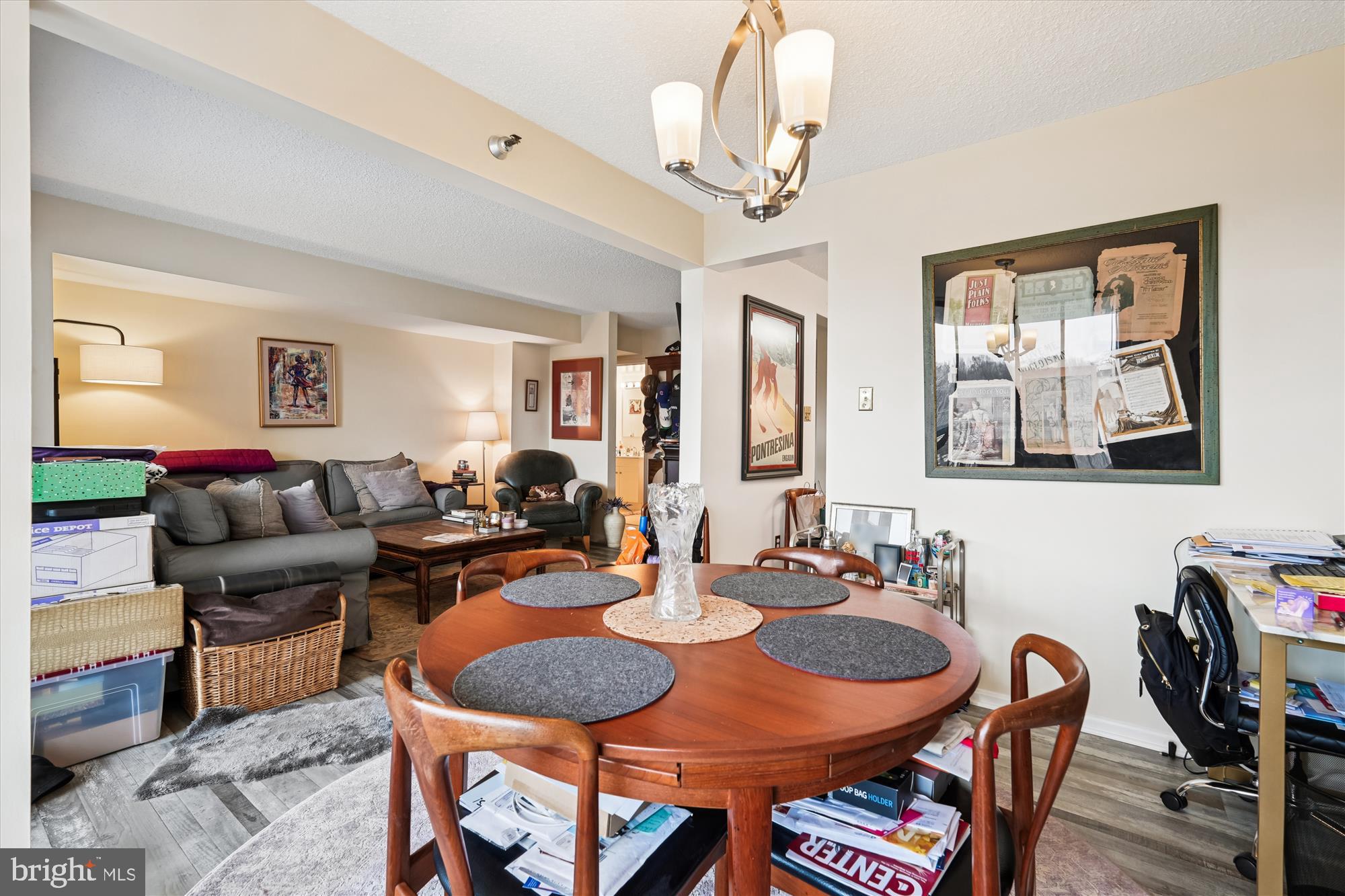 CHELSEA TOWERS - Residential