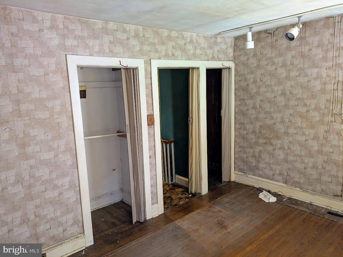 LAWNDALE - Residential