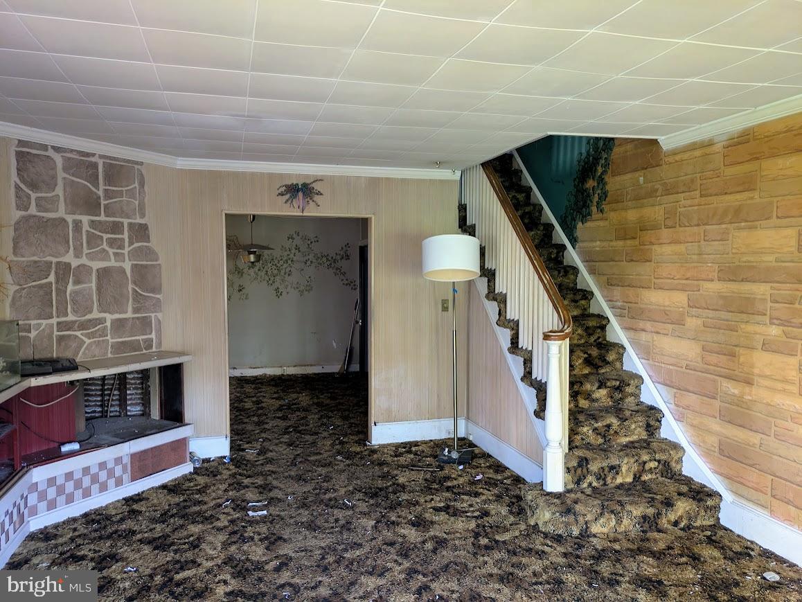 LAWNDALE - Residential