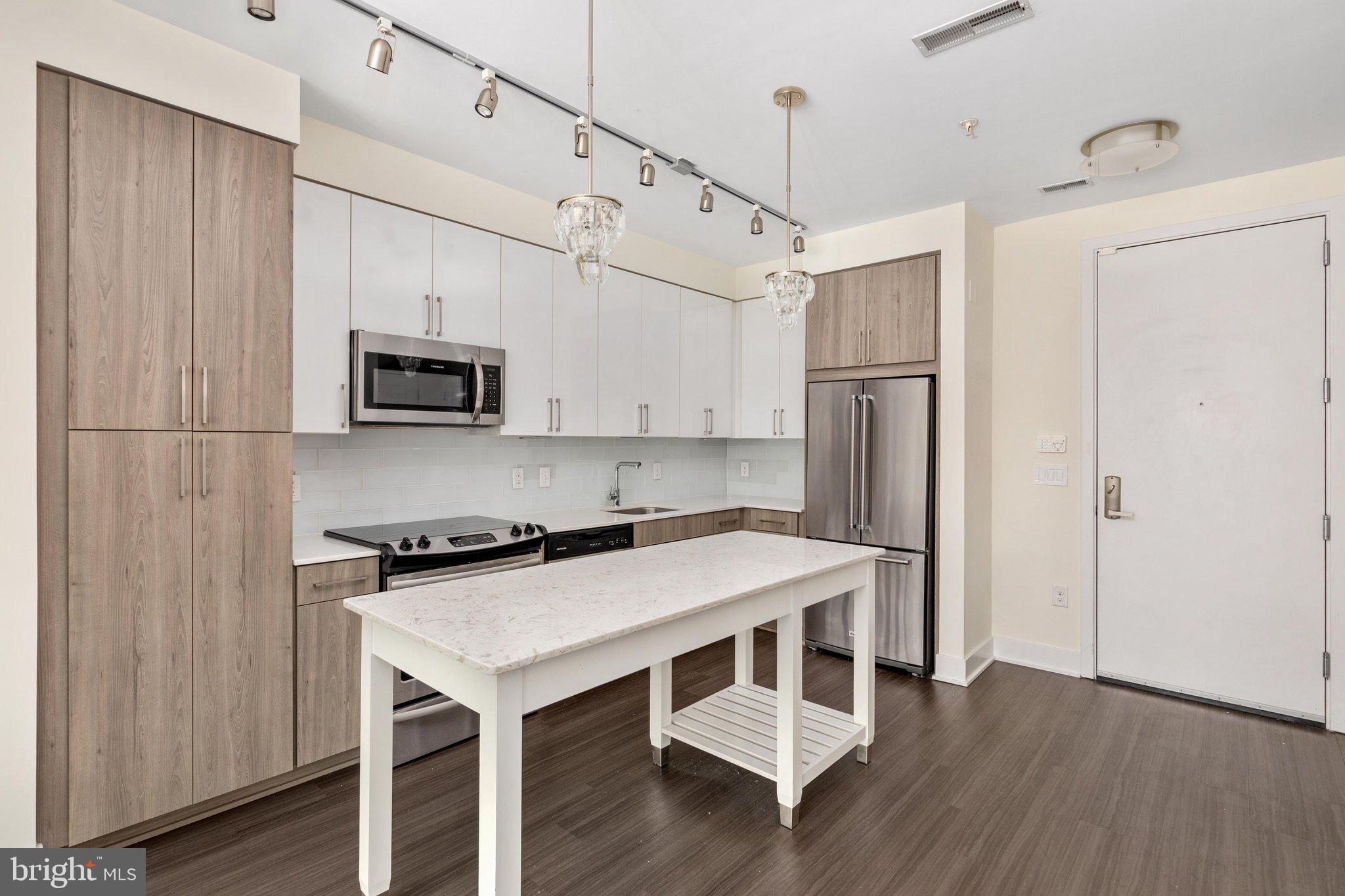 145 RIVERHAVEN DRIVE 309