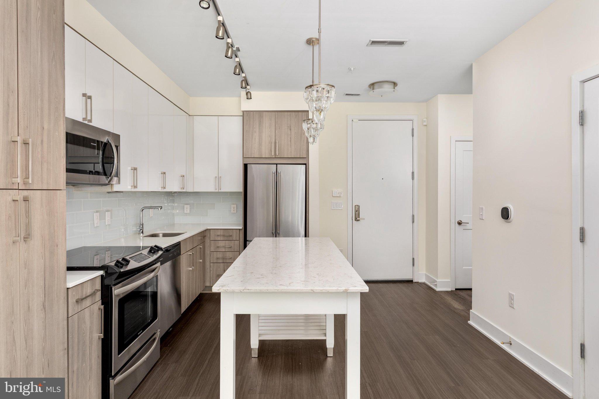 145 RIVERHAVEN DRIVE 309