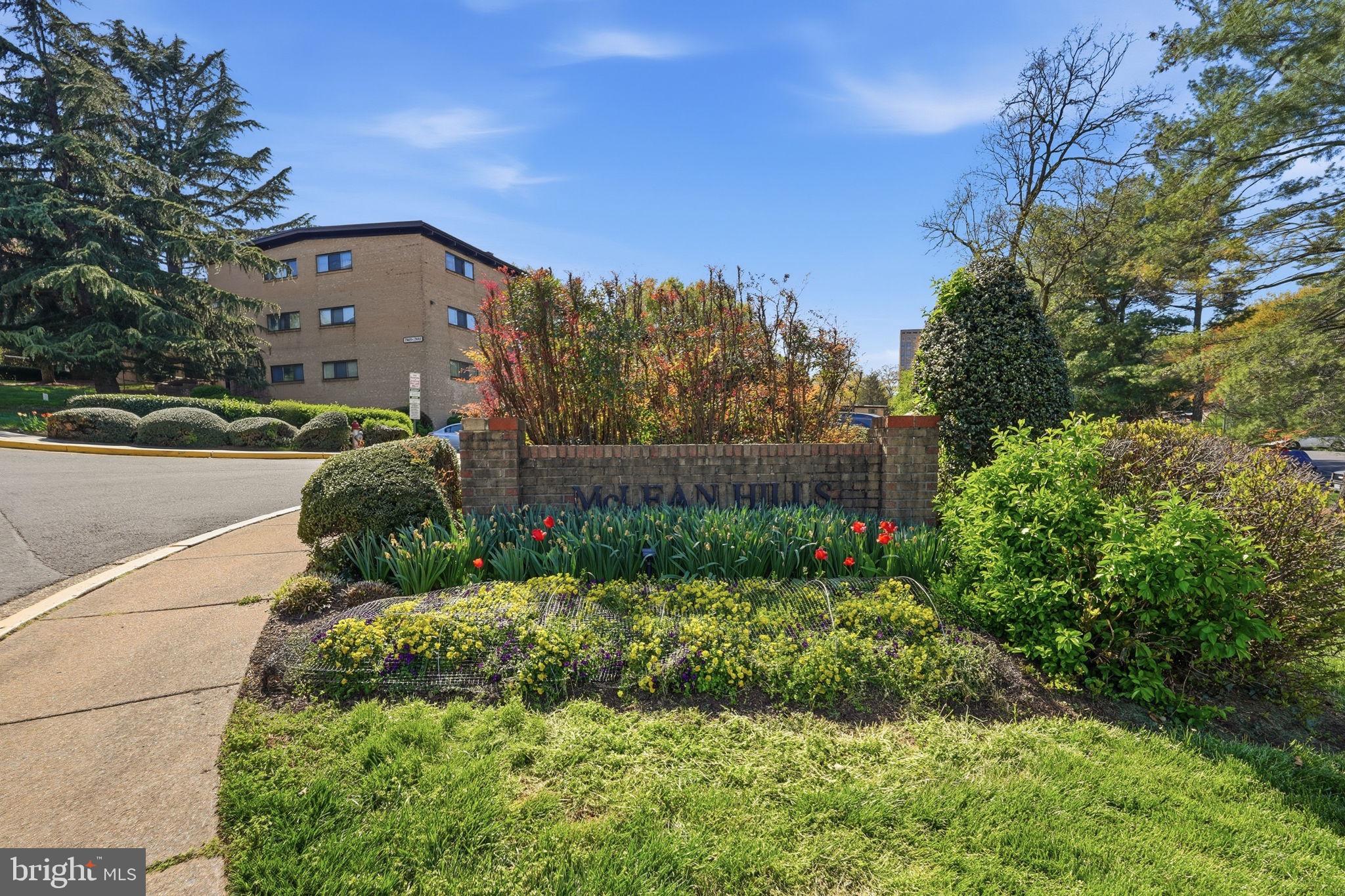 MCLEAN HILLS - Residential