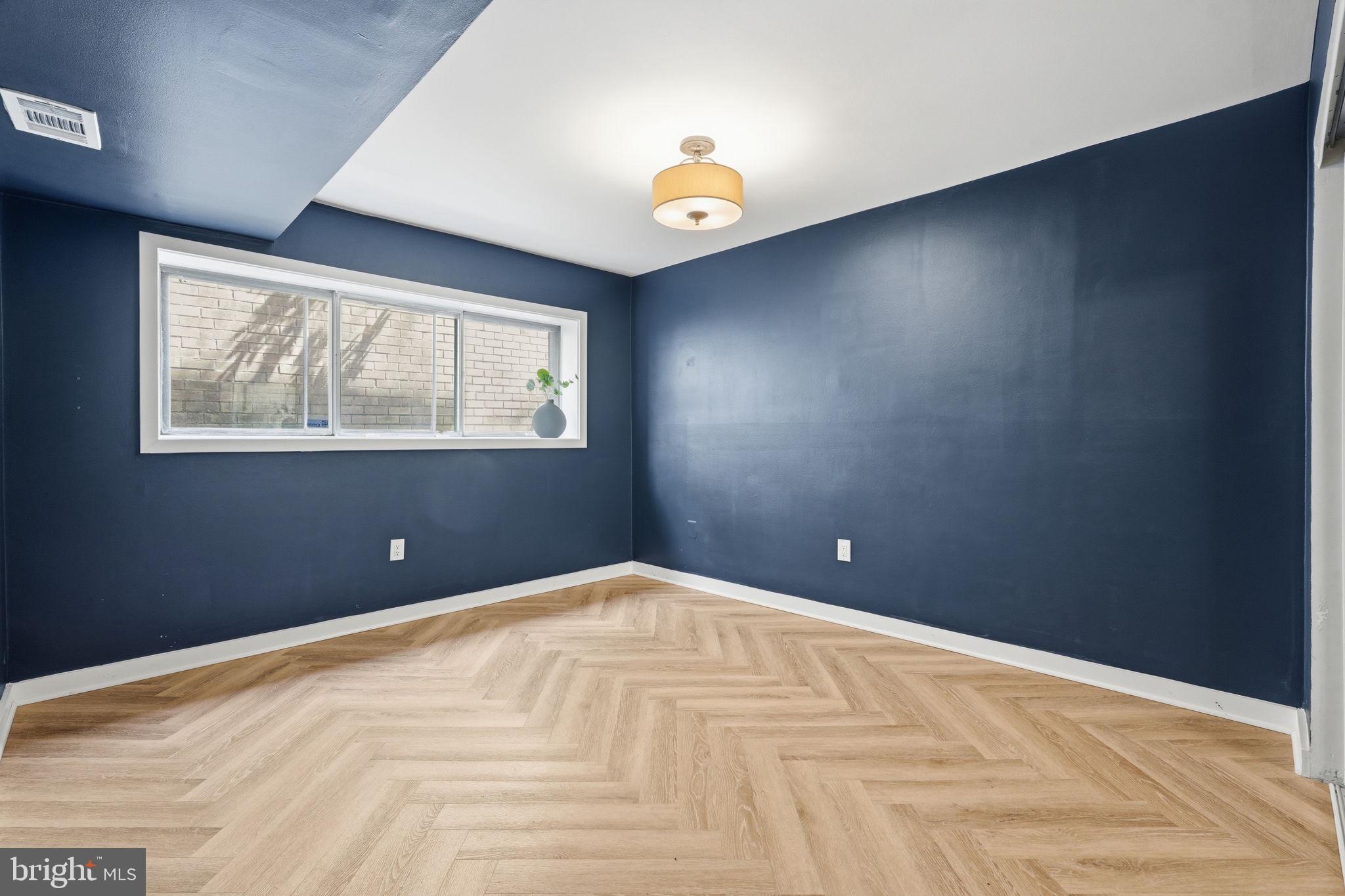 MCLEAN HILLS - Residential