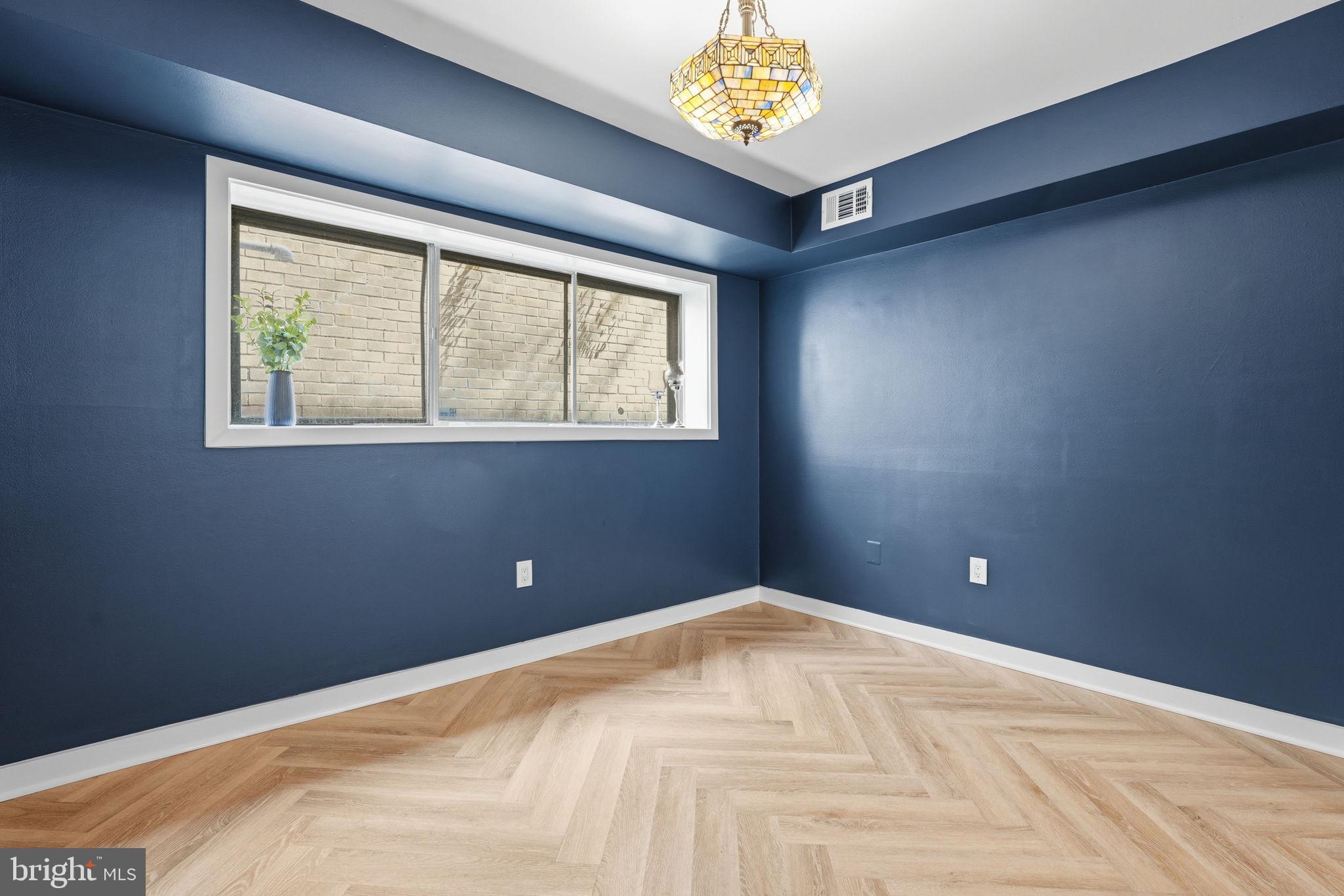 MCLEAN HILLS - Residential