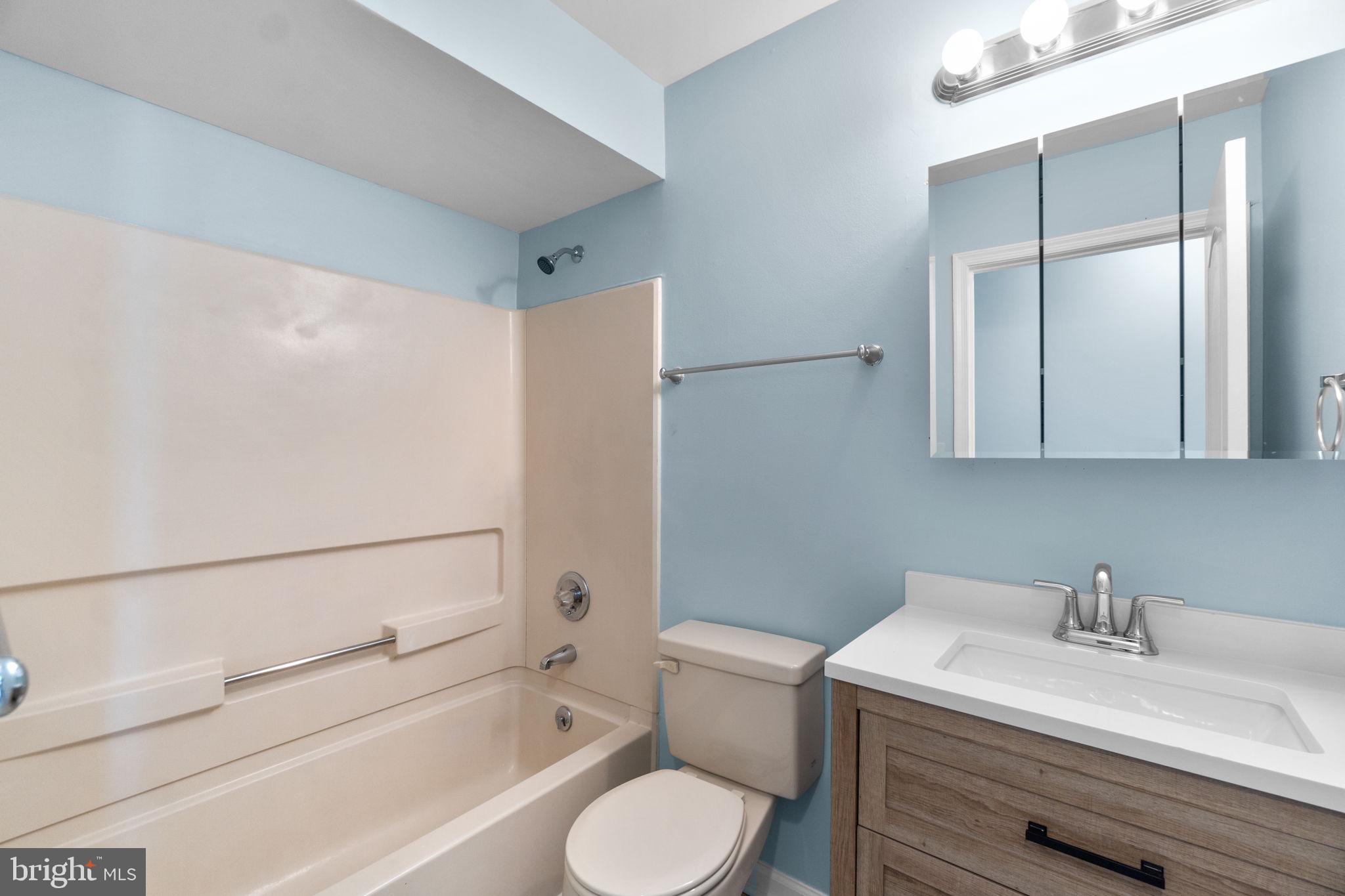 VILLAGE OF MONTGOMERY RUN - Residential Lease