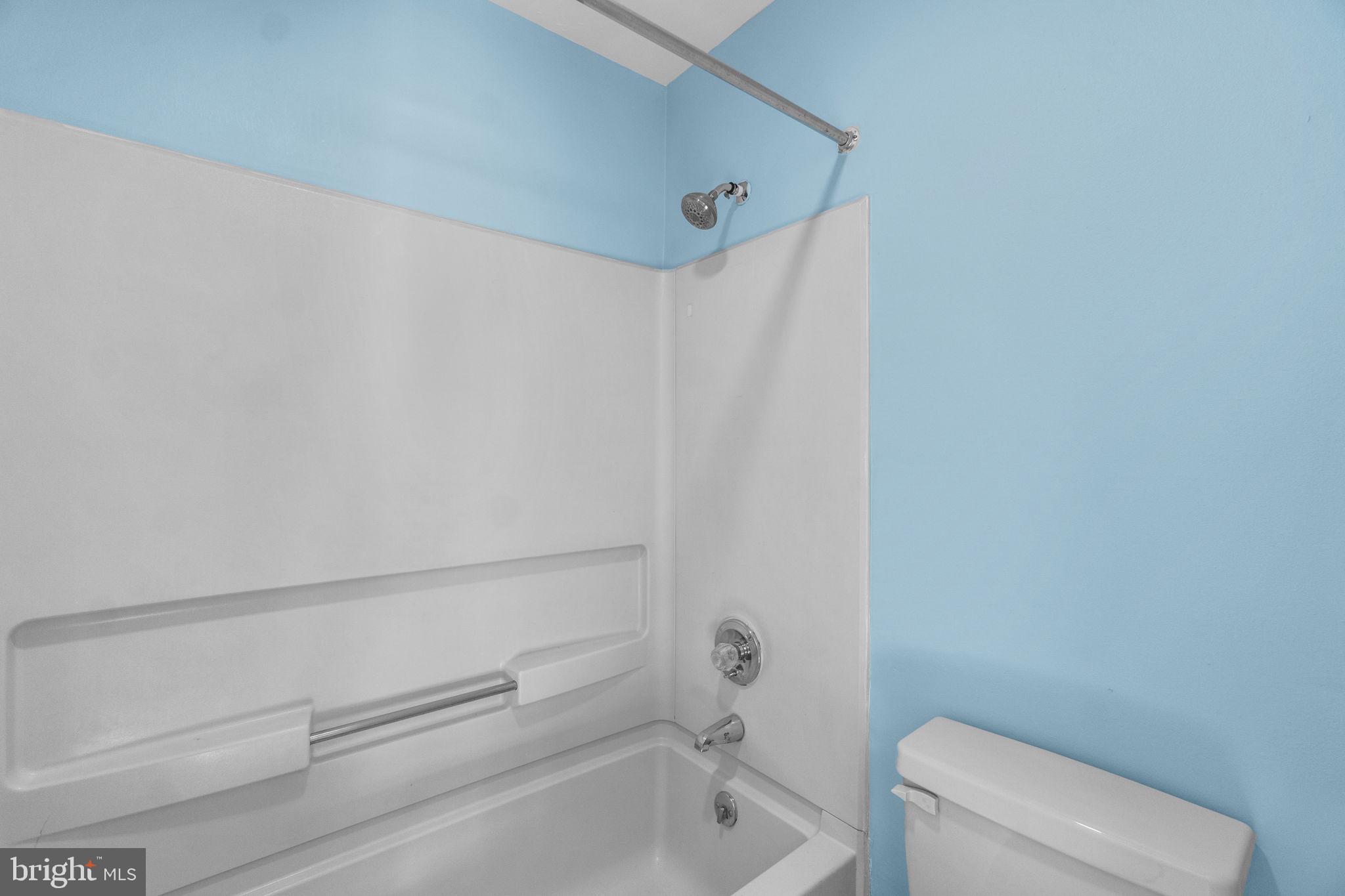 VILLAGE OF MONTGOMERY RUN - Residential Lease