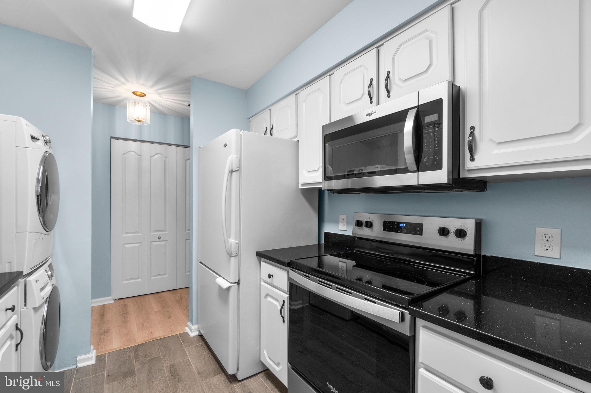 VILLAGE OF MONTGOMERY RUN - Residential Lease