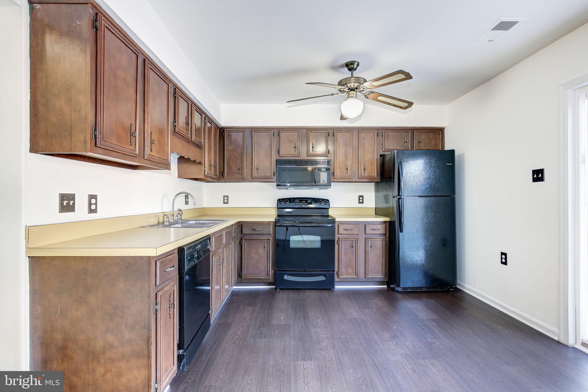 LAKEVIEW VILLAGE - Residential Lease