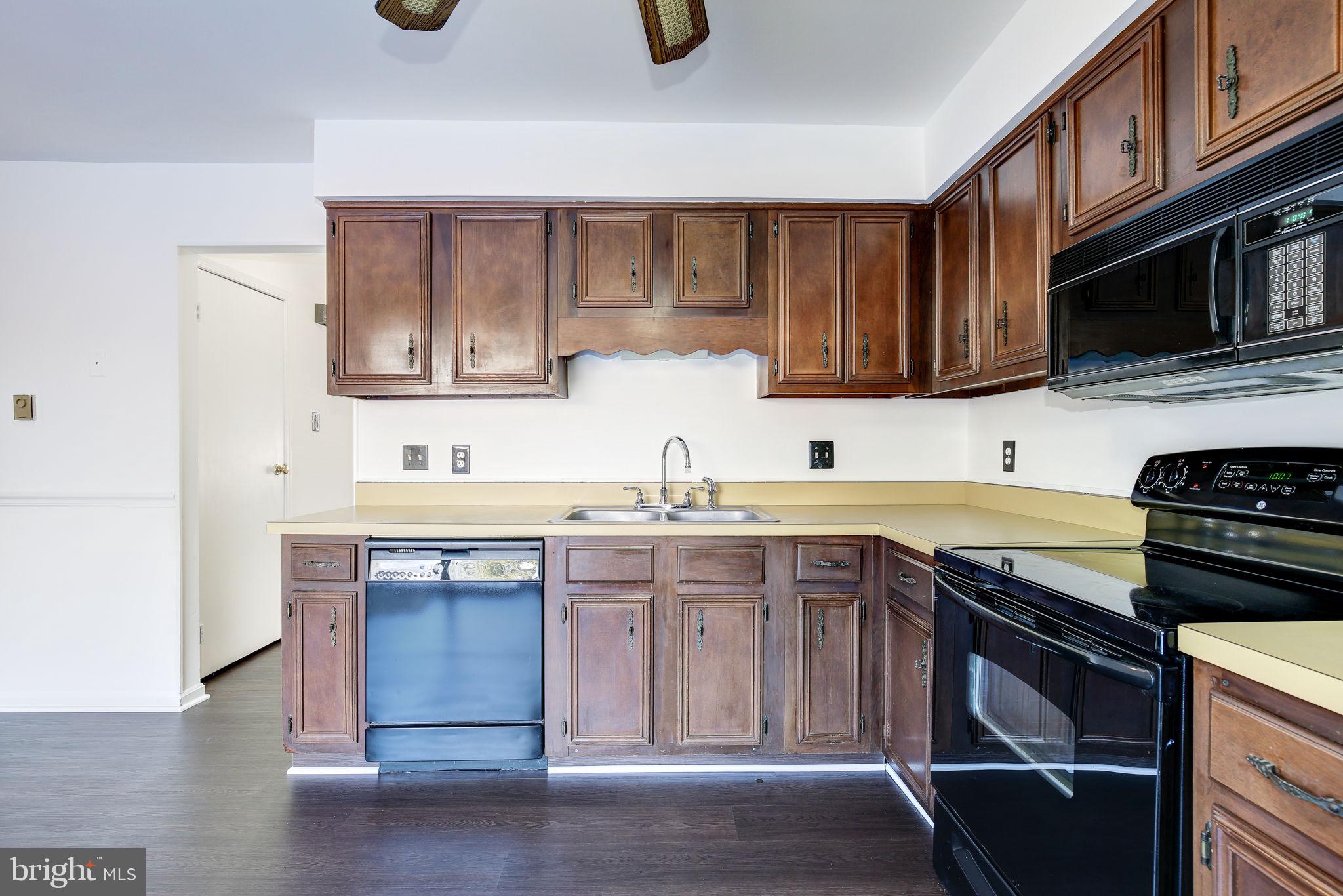 LAKEVIEW VILLAGE - Residential Lease