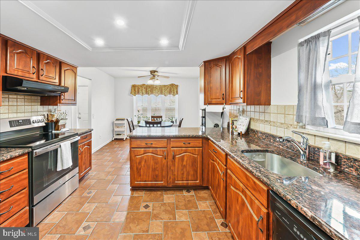 WESTON VILLAGE - Residential