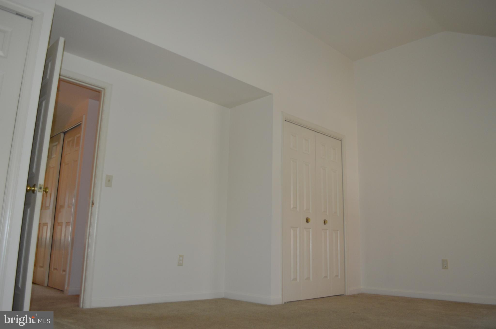 ROUNDHOUSE SQUARE - Residential Lease