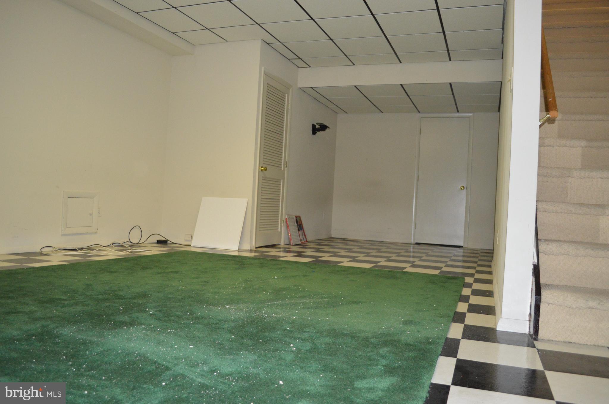 ROUNDHOUSE SQUARE - Residential Lease