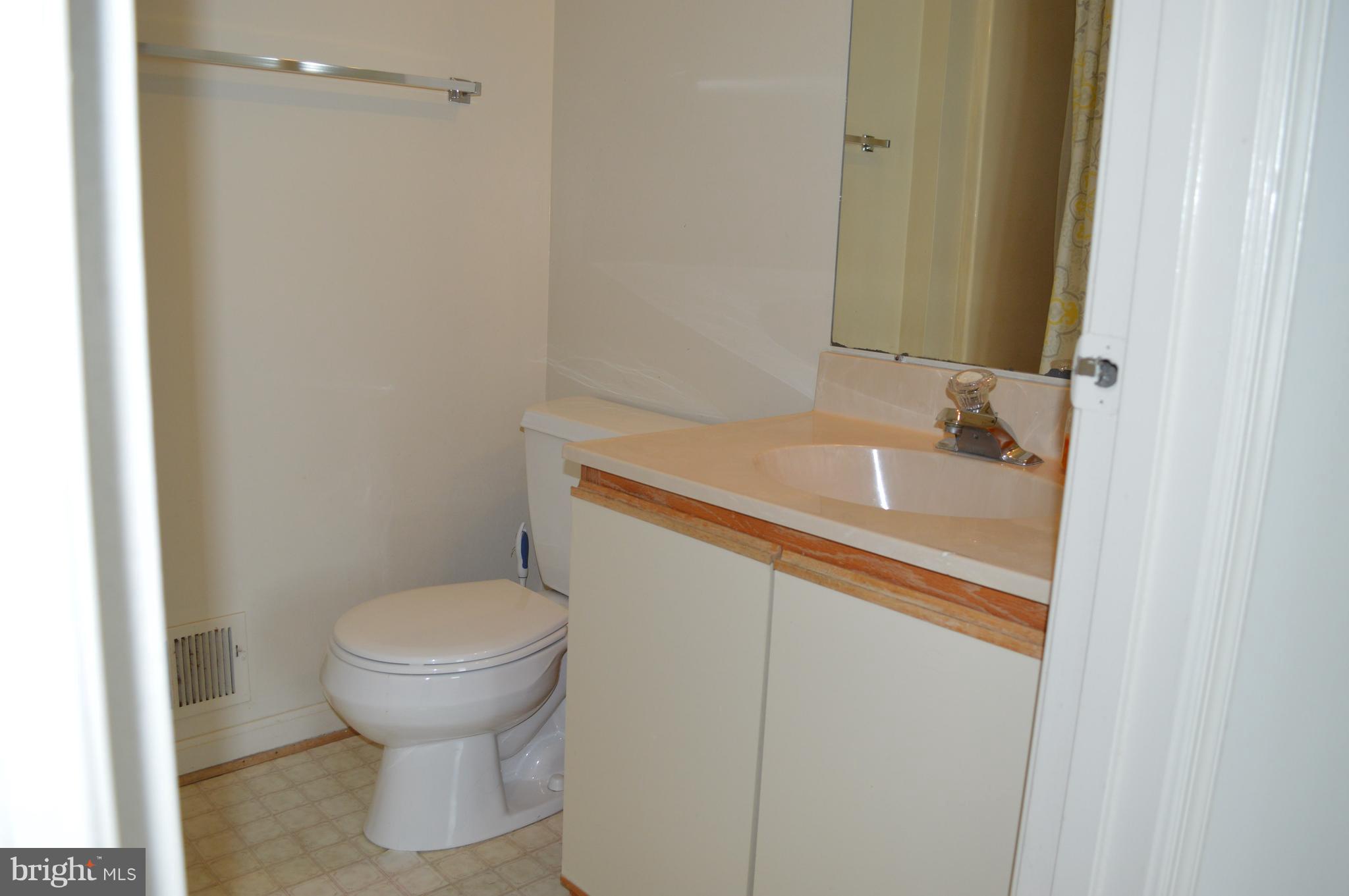 ROUNDHOUSE SQUARE - Residential Lease