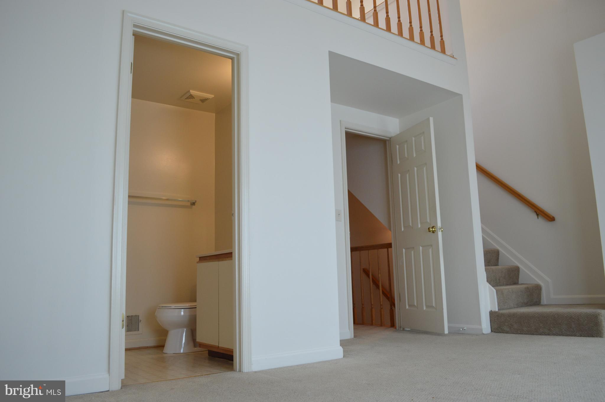 ROUNDHOUSE SQUARE - Residential Lease