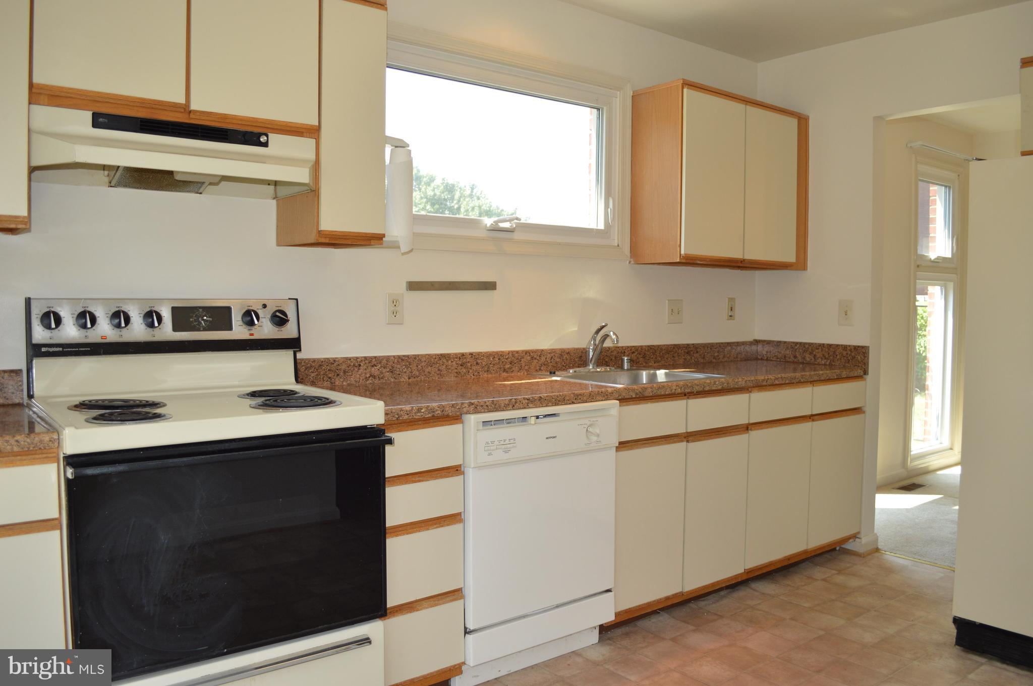 ROUNDHOUSE SQUARE - Residential Lease