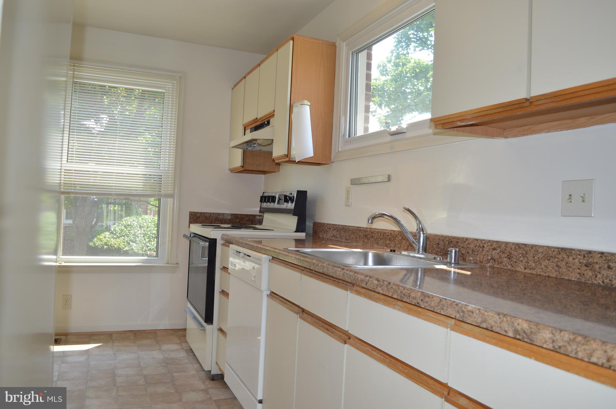 ROUNDHOUSE SQUARE - Residential Lease