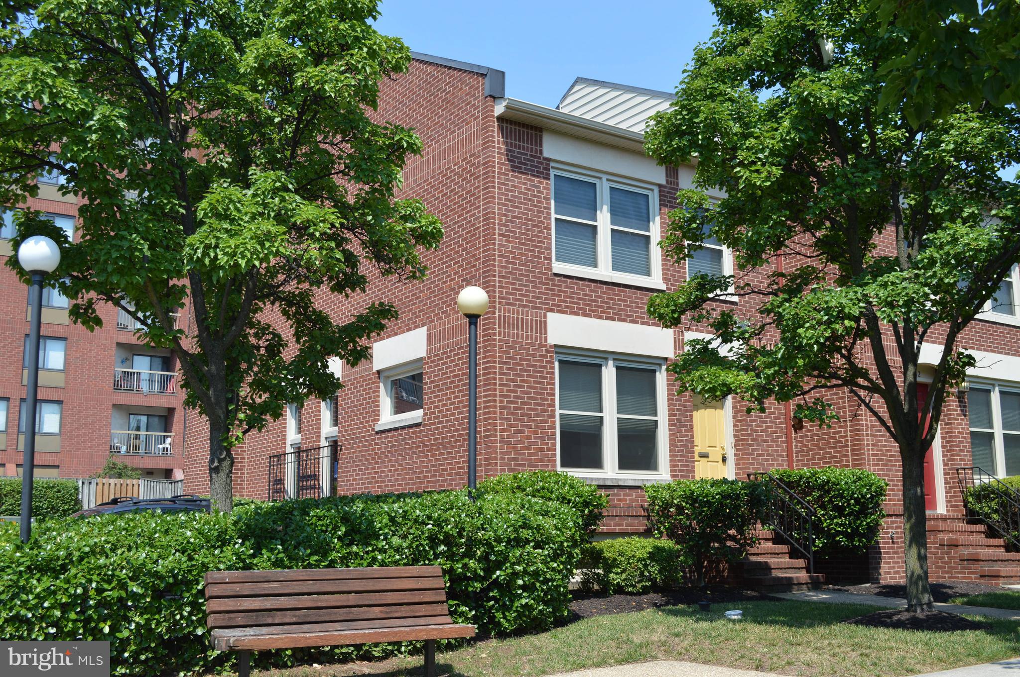 ROUNDHOUSE SQUARE - Residential Lease