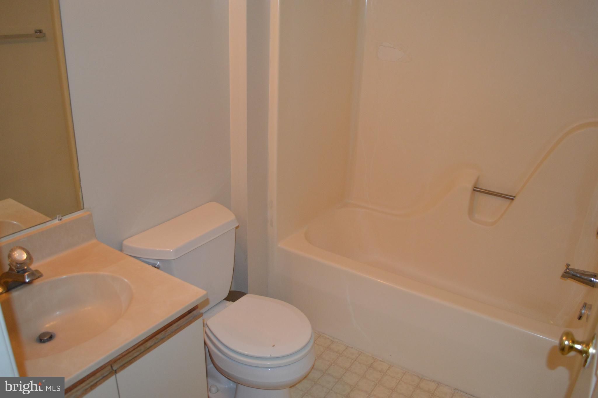 ROUNDHOUSE SQUARE - Residential Lease