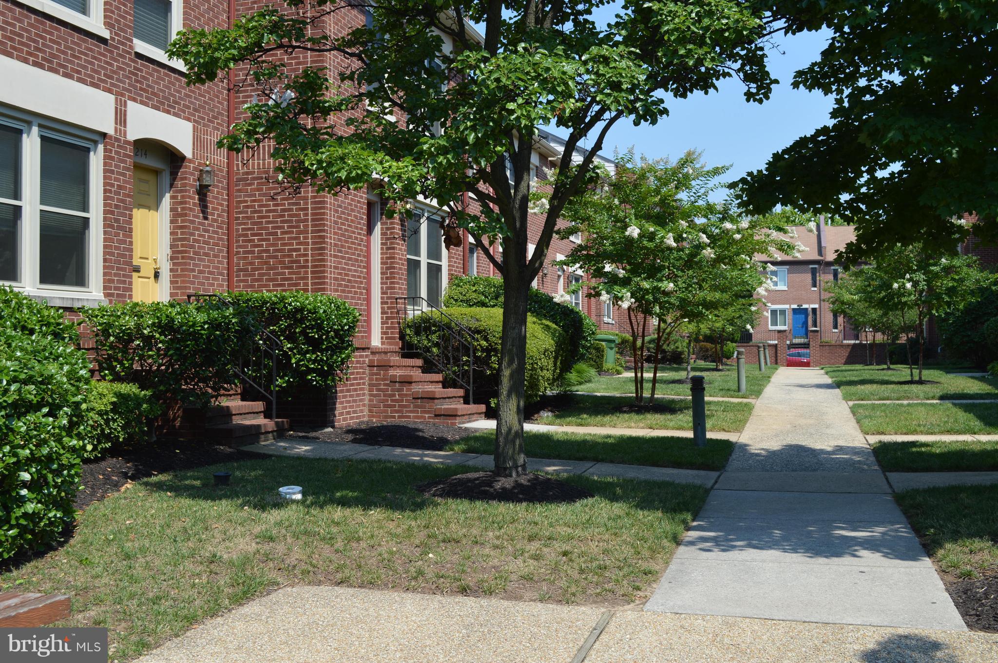 ROUNDHOUSE SQUARE - Residential Lease