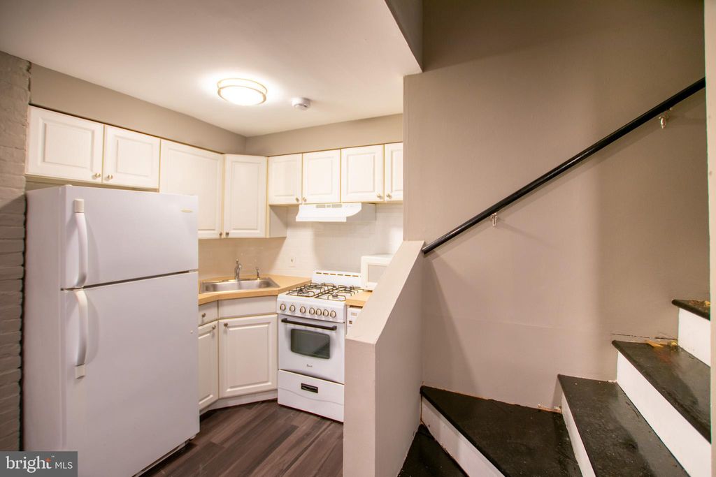 Photo of 919 Pine Street #1R, PHILADELPHIA, PA 19107 (MLS # PAPH2570318)