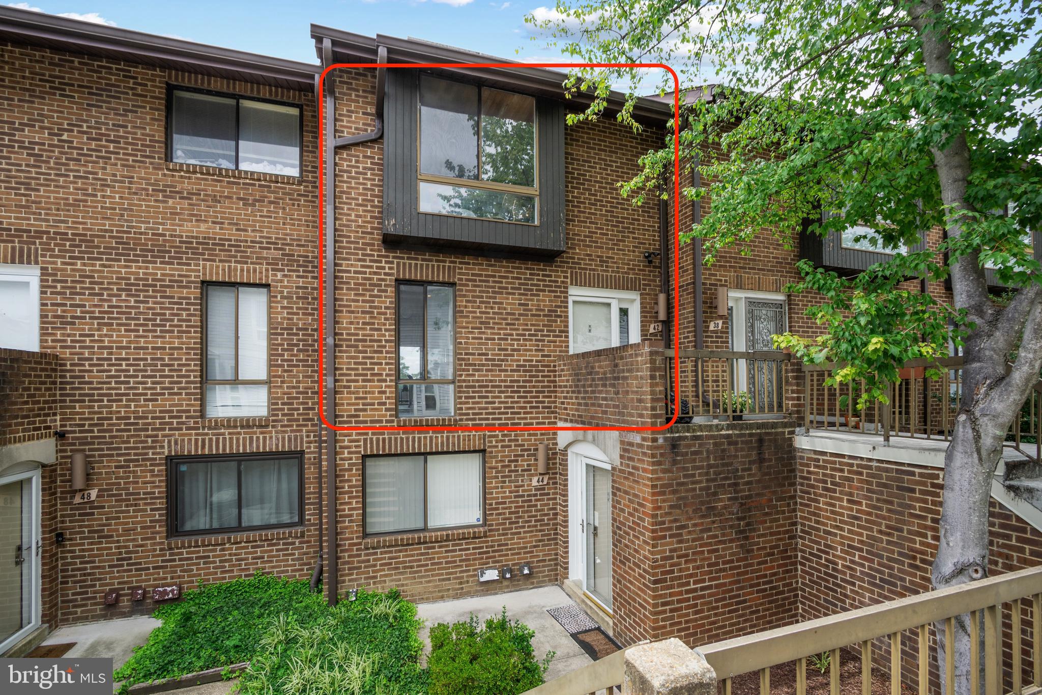 42 HAWTHORNE COURT NE 42