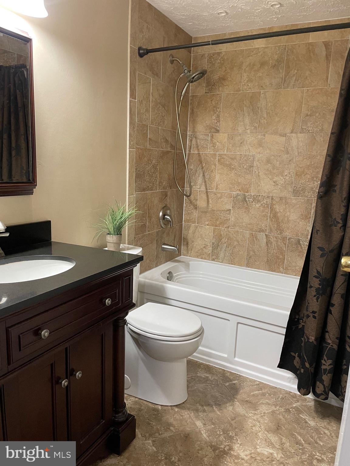 LITTLE ROCKY RUN - Residential Lease