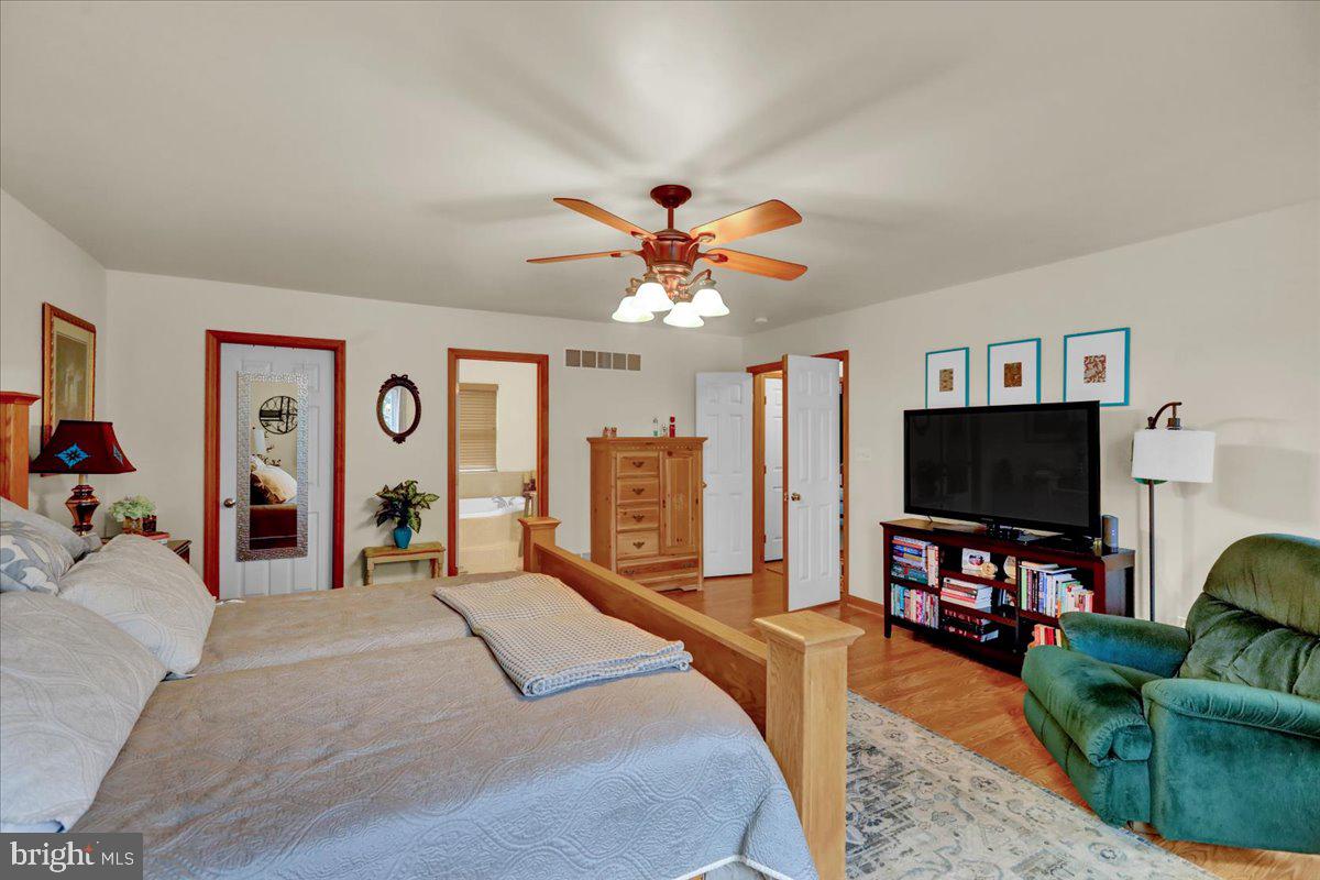 HUNTERS RUN - Residential