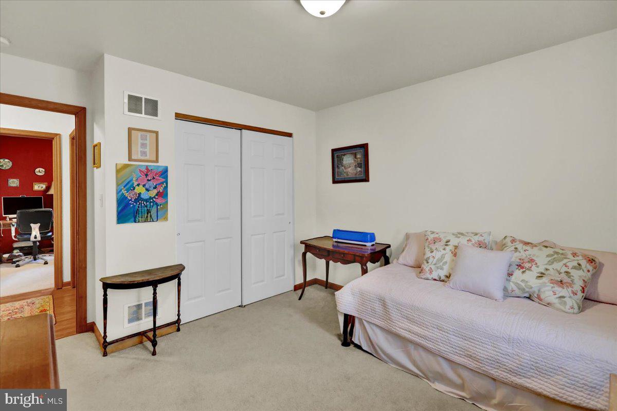 HUNTERS RUN - Residential