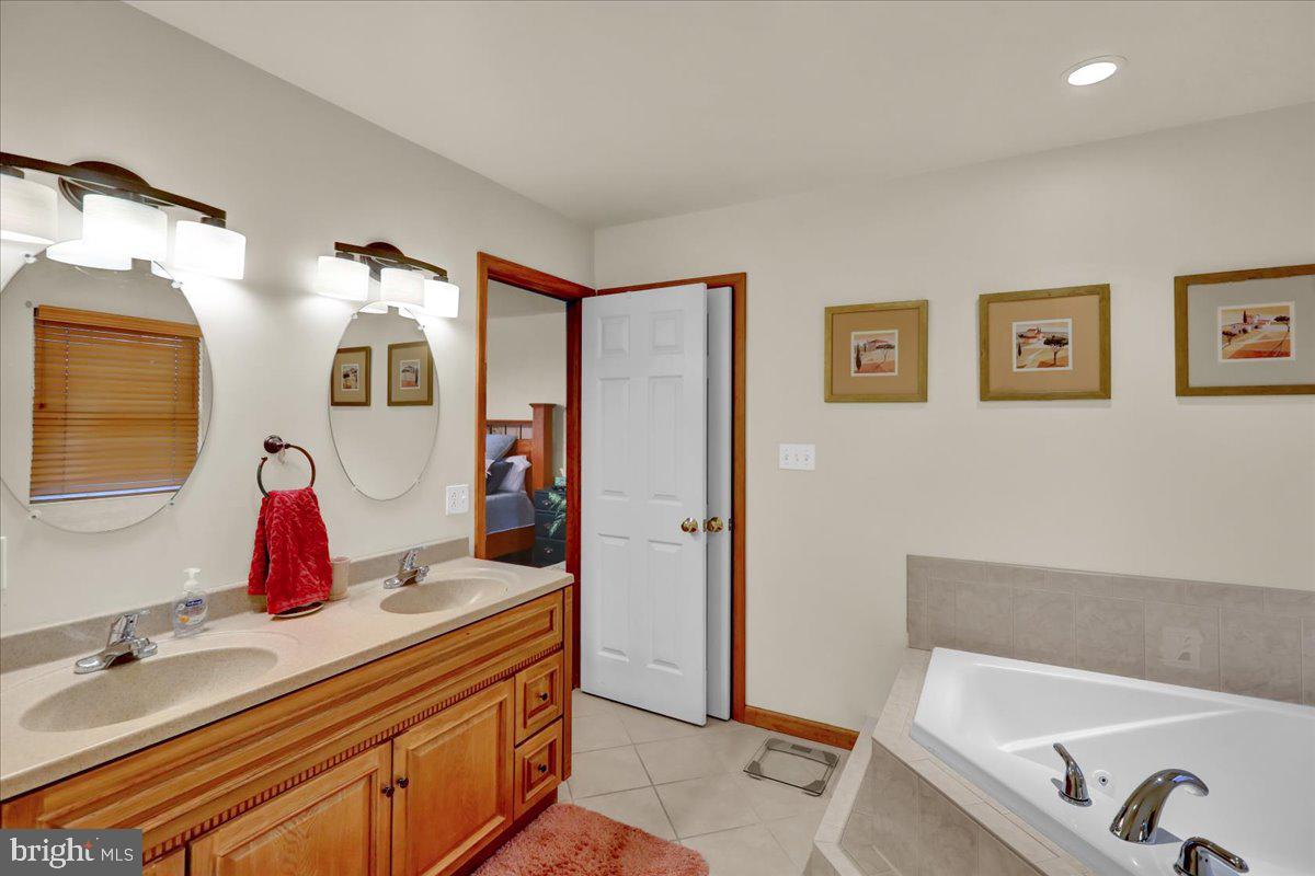 HUNTERS RUN - Residential