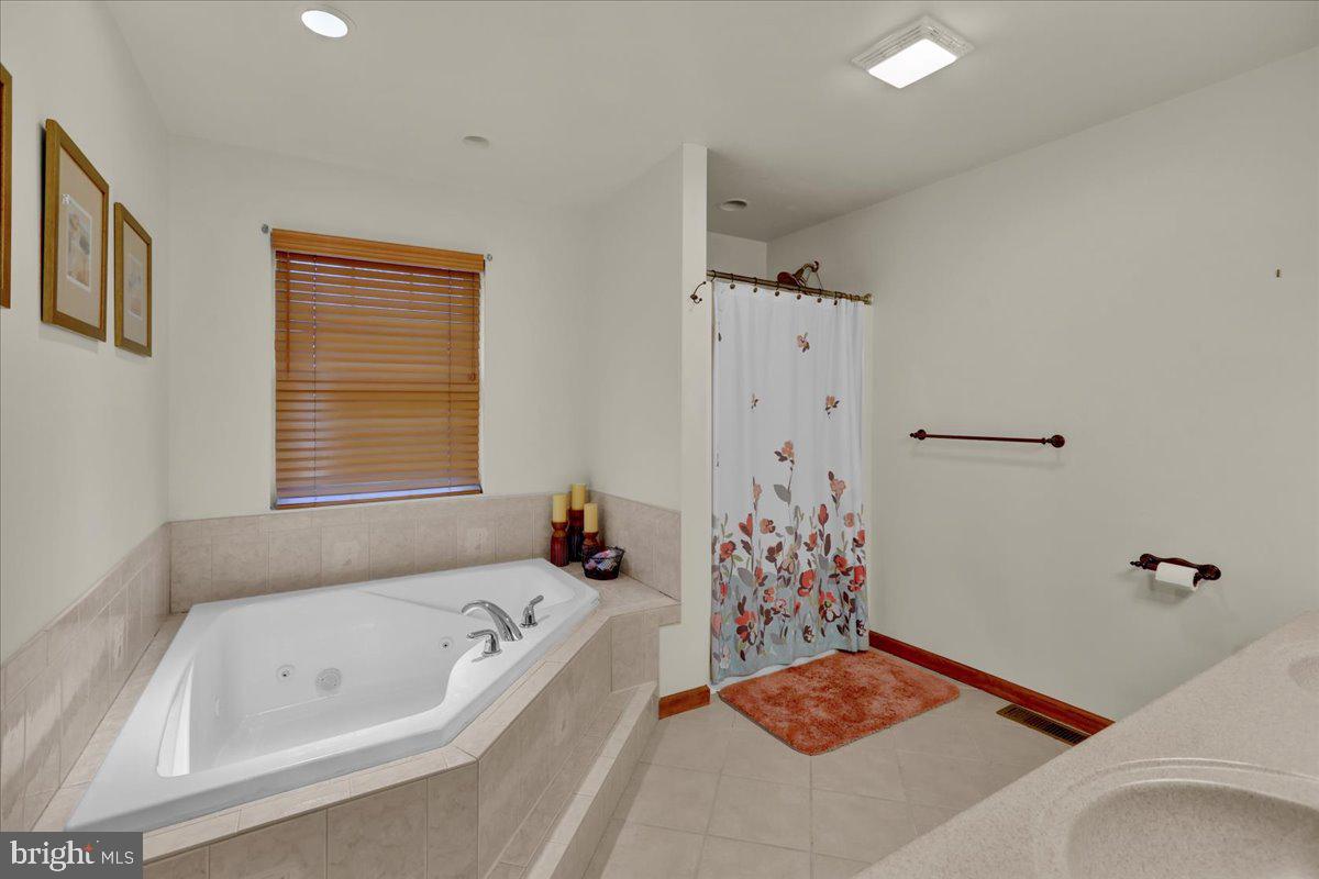 HUNTERS RUN - Residential