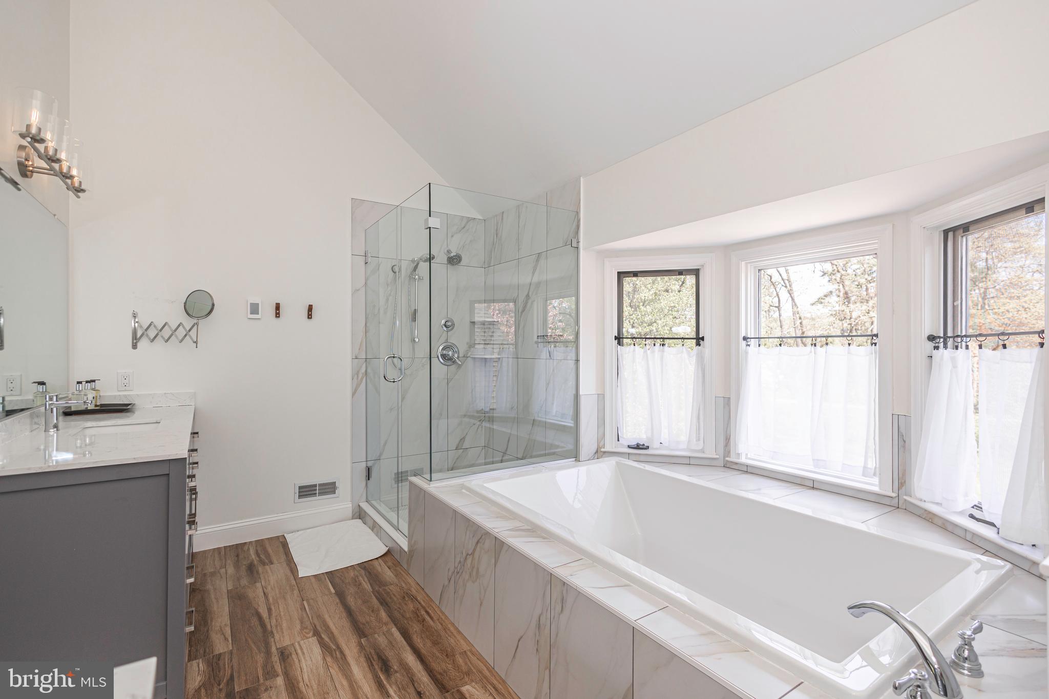 CANAL WALK - Residential