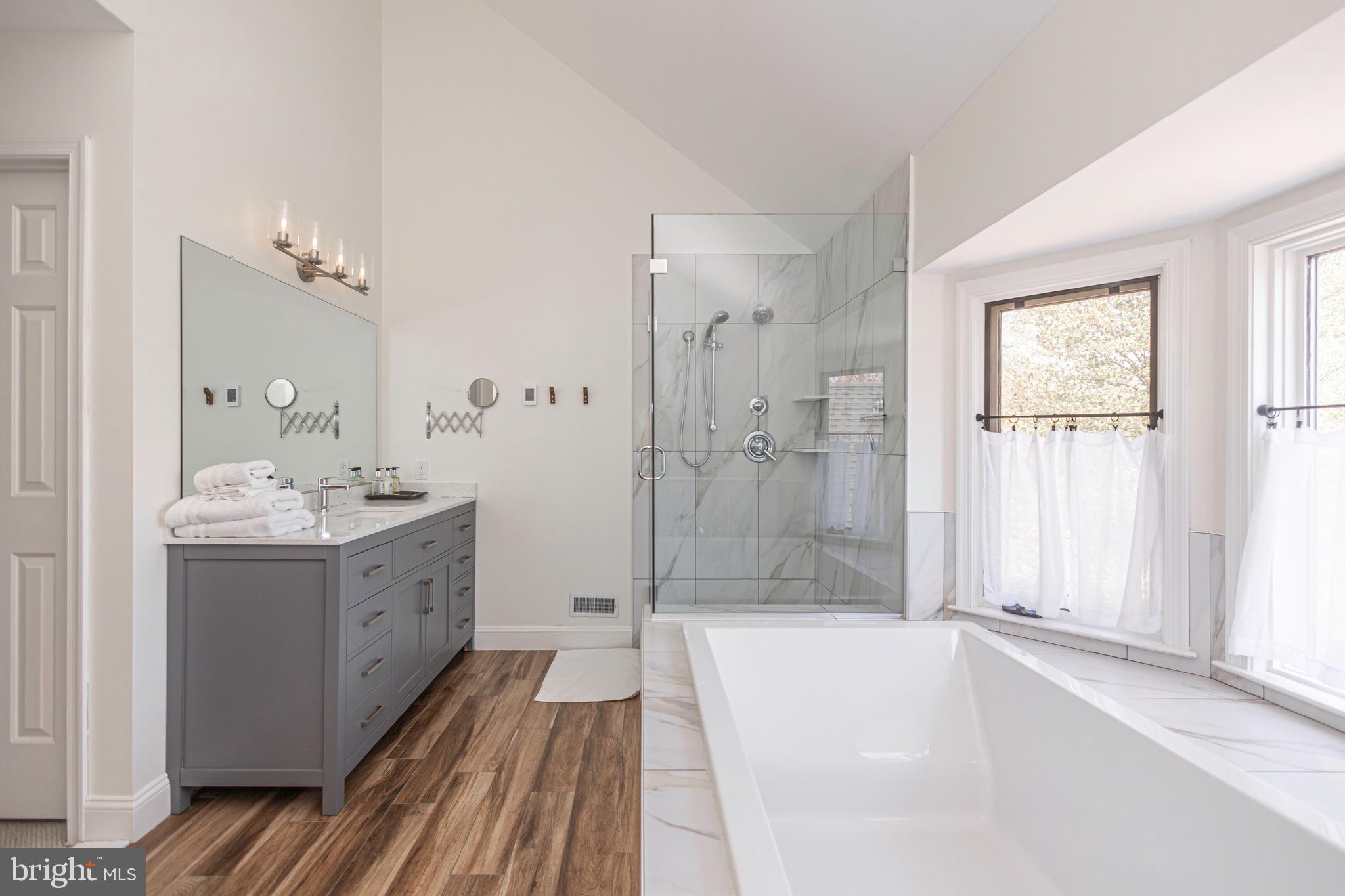 CANAL WALK - Residential