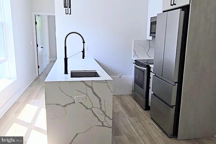 Welcome to 3836 Haverford Ave! This modern, newly constructed building in University City's vibrant Mantua neighborhood offers high-end luxury finishes and a shared rooftop deck with stunning city views. Designed to cater to students, young professionals, and families, 3836 Haverford is just one year old and features seven exclusive units. As the second resident to live here, you'll enjoy sleek white cabinets with grey veining, Carrera countertops, custom-built closet shelving, hardwood flooring, and the convenience of an in-unit washer and dryer. Residents also have access to the expansive common rooftop deck, providing breathtaking views of Philadelphia's beautiful skyline.